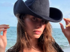 Drogeryjny produkt, dzięki któremu Hailey Bieber wygląda, jakby właśnie wróciła z wakacji