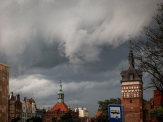 Superkomórki burzowe nad Polską. W tych regionach będzie najgorzej. IMGW wydało alerty