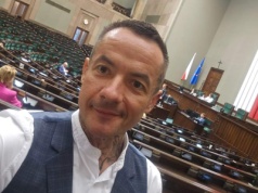 Poseł KO zawieszony. Szef klubu wyjaśnił decyzję
