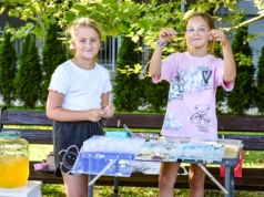 Bransoletki, lemoniada i wielkie serca. Martyna i Eliza uczą się przedsiębiorczości w praktyce