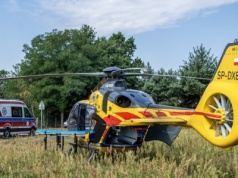 Kierowca osobówki wjechał w grupę pielgrzymów. Są ranni, w tym 2,5-letnie dziecko