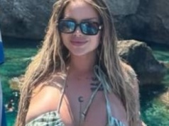 Ewel0na wspomina greckie wakacje, publikując fotkę w bikini