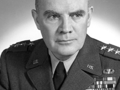 11 sierpnia 1975 r. zmarł gen. Anthony McAuliffe – dowódca obrony Bastogne