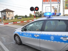 Śmiertelny wypadek na przejeździe kolejowym w Szczytnikach Czerniejewskich – zginął policjant wracający ze służby