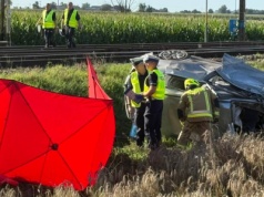 Tragiczny wypadek na przejeździe kolejowym. Zginął 28-letni policjant