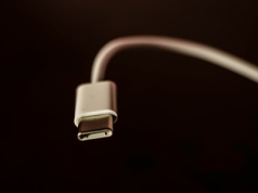 Port USB-C w iPhonie to większa wygoda, ale okazuje się, że także potencjalne zagrożenie