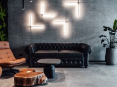 Biuro w stylu loft. Architektka stworzyła zrównoważoną przestrzeń o industrialnym charakterze
