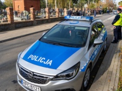 Uciekał przed nissanem, zjechał na pobocze i uderzył w drzewo. Po tragedii w Czarżu