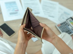Główny ekonomista Moody's: gospodarka stoi na krawędzi recesji