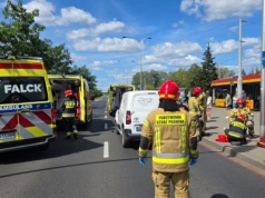 Dramatyczny wypadek w Warszawie. Wjechał w pieszych na pasach