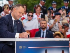1000 zł miesięcznie dla rodzin. Nowy projekt prezydenta Nawrockiego