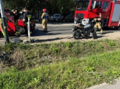 Wypadek na ul. Księcia Józefa. Samochód zderzył się z motocyklistą, jedna osoba ranna