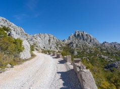 Majstorska cesta – historyczna droga przez Velebit, którą musisz poznać!