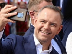 Nawrocki wraca do starych rozrywek. Tym razem na stadionie pilnowały go służby