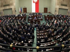 Koalicja nie traci wiary w utrzymanie władzy! Zyskały partie Tuska i Hołowni [SONDAŻ]
