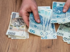 Jego świadczenie jest 27 razy wyższe niż minimalna emerytura. ZUS zdradza, skąd taka kwota