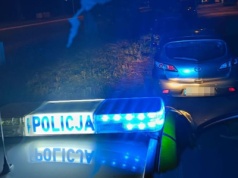 Puławy: policja zatrzymała pijanego kierowcę, który jechał bez włączonych świateł, ale z kebabem w ręku