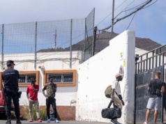 Nieletni migranci z Kanarów trafiają na kontynent