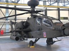 Brytyjskie śmigłowce Apache z dronami przybocznymi
