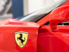 Kultowe Ferrari F40 pojawiło się na aukcji. Oferta minimalna? Lepiej usiądź