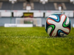 Trener jako mentor: budowanie charakteru przez futbol 