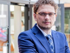 Jak właściwie badać poparcie polityczne? Ekspert odpowiada.