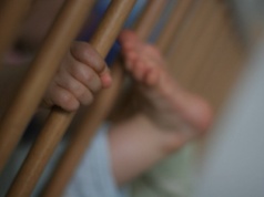 Nastolatka urodziła dziecko i schowała je do szafy. Chłopiec przejdzie operację