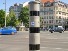Nowy fotoradar postrachem kierowców. Do działania nie potrzebuje prądu