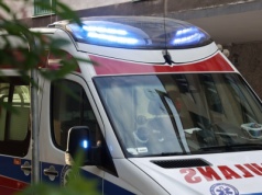 Upadł i uderzył głową w chodnik. 15-latek w śpiączce po bójce