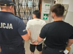Zakrwawiony Kolumbijczyk zgłosił się na policję. Zatrzymano dwóch mężczyzn