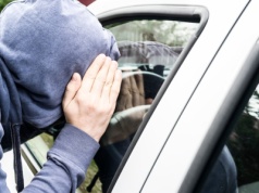 Zamknęła 25-latka w rozgrzanym aucie. Temperatura rosła błyskawicznie