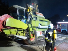 Claas Dominator stanął w płomieniach. Właściciel maszyny z poparzeniami trafił do szpitala