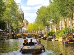 Amsterdam od lat jest w topie najlepszych miast na city break. Czym urzeka turystów z całego świata?