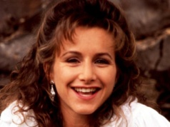 Skłamała, by dostać rolę w "Beverly Hills 90210". Dziś serialowa Andrea ma 64 lata