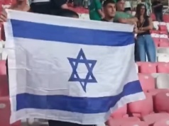 „Żadna ze stron”. Izrael odpowiada w sprawie skandalicznego banera