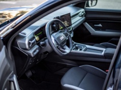 Nowa Dacia Bigster – cała prawda na temat wnętrza. Plastik fantastic czy może lepiej i porównanie do modelu Duster