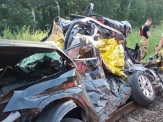 4 osoby nie żyją. Osobówka wjechała pod pociąg (REGION)