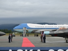 Trump wylądował na Alasce. Wkrótce spotkanie z Putinem
