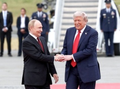 Szczyt Trump–Putin na Alasce. Uścisnęli dłonie. Nie będą rozmawiać w cztery oczy