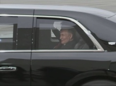 Dziesięć minut twarzą w twarz. Władimir Putin w limuzynie Donalda Trumpa