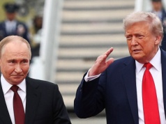 Niewygodne pytania do Putina, czerwony dywan i historyczny gest Trumpa. To działo się, zanim zamknięto drzwi