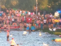 Dramatyczne chwile na plaży w Nieporęcie. 15 minut walczyli o życie 18-latka