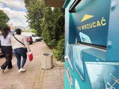 Czy wokół pojemników musi być taki bałagan? Kamery tego nie upilnują