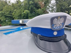 Czołowe zderzenie motocykla i samochodu w Rzeszowie. Jednoślad wyprzedzał inny pojazd