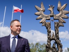 Domostawa: prezydent złożył wieniec pod zdewastowanym pomnikiem ofiar Rzezi Wołyńskiej