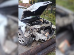 Małopolska. 38-letnia ciężarna uderzyła autem w słup. Policja: Była pijana i wiozła dziecko