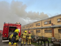 Pożar hali zakładu produkcyjnego w Przemyślu