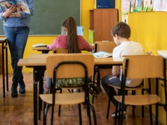 Sztuczna inteligencja trafi do szkół. Uczniowie będą mieć lekcje w pracowniach za astronomiczną kwotę