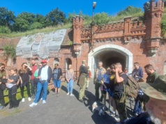 Tu można poczuć historię! Bramy toruńskiego Fortu V otwarte pierwszy raz dla zwiedzających [zdjęcia]