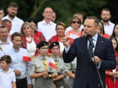 94 proc. mieszkańców tej wsi głosowało na Nawrockiego. Teraz prezydent złożył im wiz…